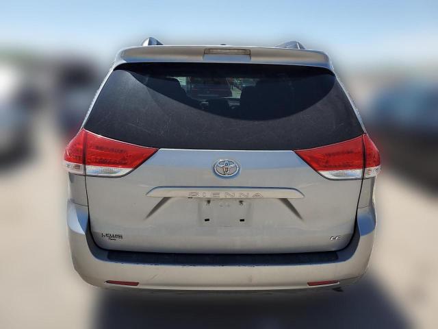 Photo 5 VIN: 5TDKK3DC3CS207752 - TOYOTA SIENNA LE 