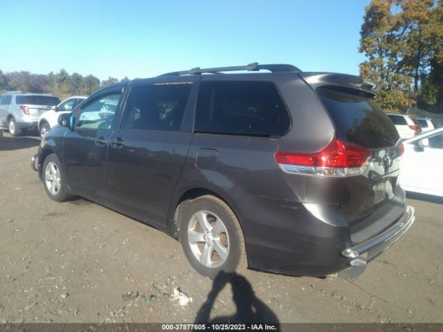 Photo 2 VIN: 5TDKK3DC3CS209372 - TOYOTA SIENNA 