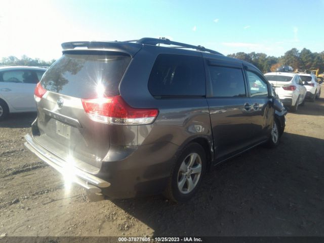 Photo 3 VIN: 5TDKK3DC3CS209372 - TOYOTA SIENNA 