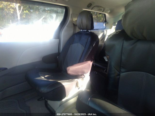 Photo 7 VIN: 5TDKK3DC3CS209372 - TOYOTA SIENNA 