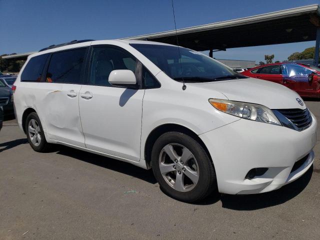 Photo 3 VIN: 5TDKK3DC3CS209629 - TOYOTA SIENNA LE 