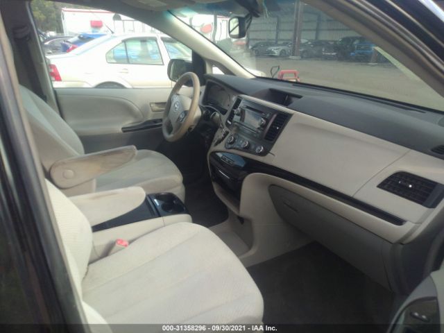 Photo 4 VIN: 5TDKK3DC3CS212045 - TOYOTA SIENNA 