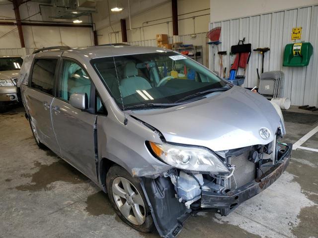 Photo 3 VIN: 5TDKK3DC3CS217455 - TOYOTA SIENNA LE 