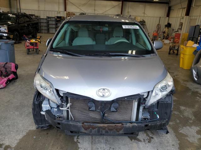 Photo 4 VIN: 5TDKK3DC3CS217455 - TOYOTA SIENNA LE 