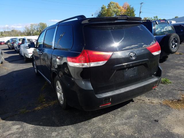 Photo 2 VIN: 5TDKK3DC3CS222610 - TOYOTA SIENNA LE 