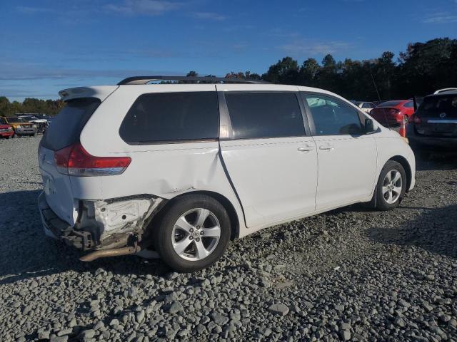 Photo 2 VIN: 5TDKK3DC3CS226902 - TOYOTA SIENNA LE 