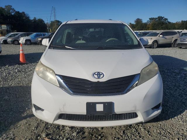 Photo 4 VIN: 5TDKK3DC3CS226902 - TOYOTA SIENNA LE 