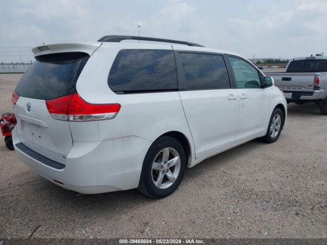 Photo 3 VIN: 5TDKK3DC3CS231355 - TOYOTA SIENNA 