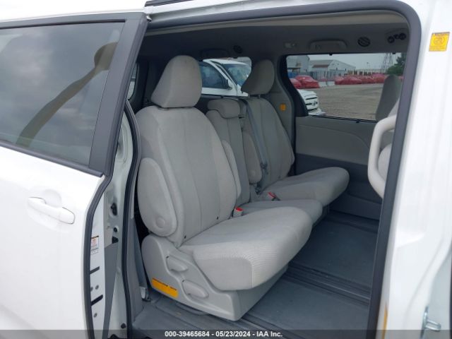 Photo 7 VIN: 5TDKK3DC3CS231355 - TOYOTA SIENNA 