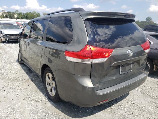 Photo 2 VIN: 5TDKK3DC3CS232943 - TOYOTA SIENNA LE 