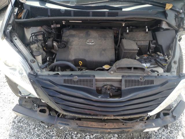 Photo 6 VIN: 5TDKK3DC3CS232943 - TOYOTA SIENNA LE 