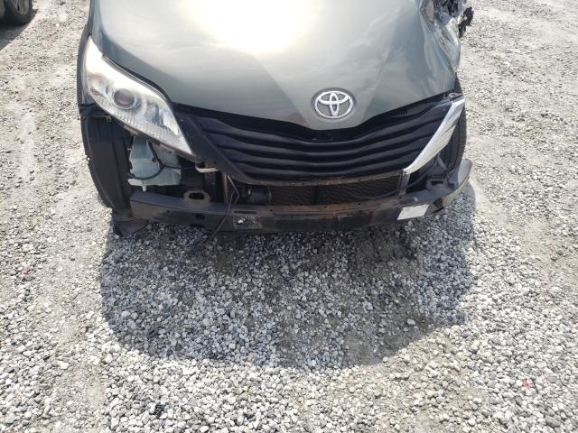 Photo 8 VIN: 5TDKK3DC3CS232943 - TOYOTA SIENNA LE 