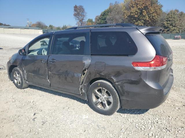 Photo 1 VIN: 5TDKK3DC3CS256594 - TOYOTA SIENNA LE 