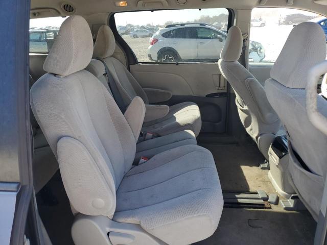 Photo 10 VIN: 5TDKK3DC3CS256594 - TOYOTA SIENNA LE 