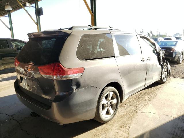 Photo 3 VIN: 5TDKK3DC3CS260516 - TOYOTA SIENNA LE 