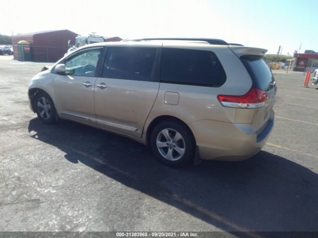 Photo 2 VIN: 5TDKK3DC3CS266896 - TOYOTA SIENNA 