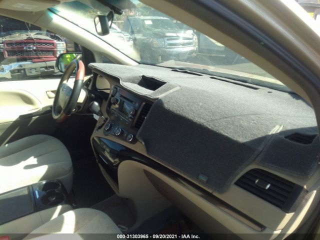 Photo 4 VIN: 5TDKK3DC3CS266896 - TOYOTA SIENNA 