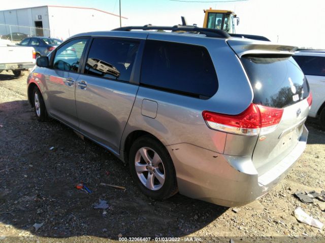 Photo 2 VIN: 5TDKK3DC3DS282601 - TOYOTA SIENNA 