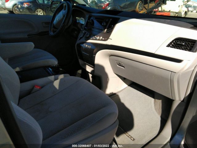 Photo 4 VIN: 5TDKK3DC3DS282601 - TOYOTA SIENNA 