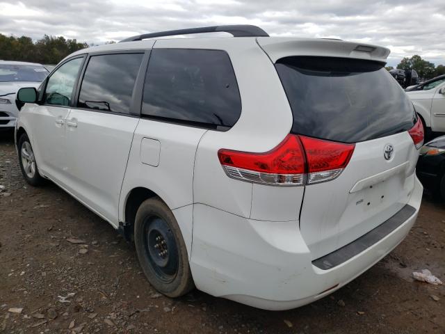 Photo 2 VIN: 5TDKK3DC3DS283814 - TOYOTA SIENNA LE 