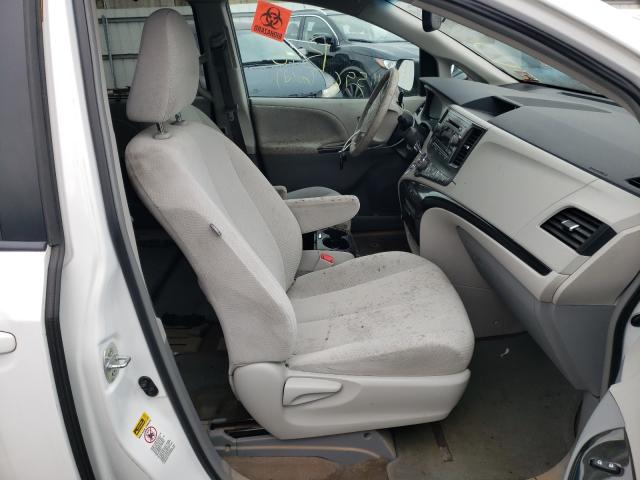 Photo 4 VIN: 5TDKK3DC3DS283814 - TOYOTA SIENNA LE 