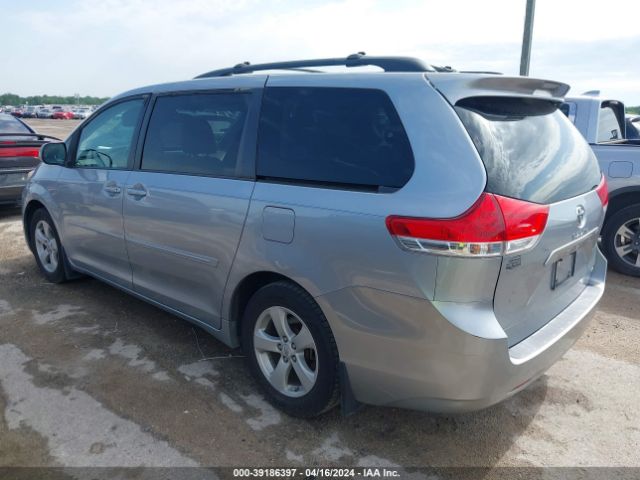 Photo 2 VIN: 5TDKK3DC3DS286261 - TOYOTA SIENNA 