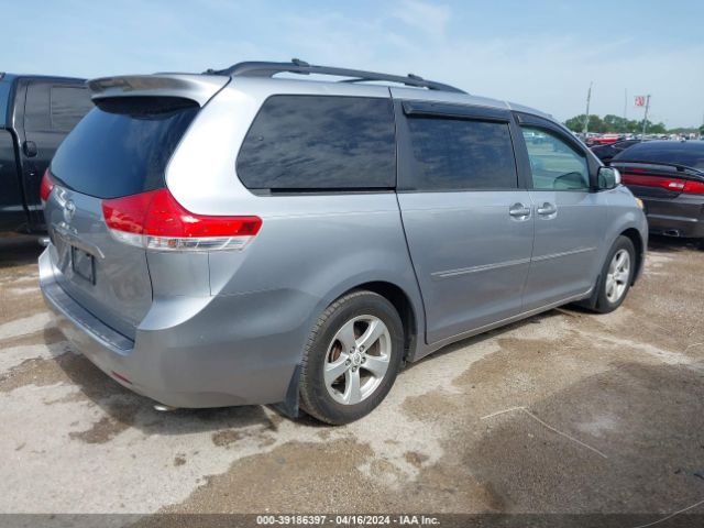 Photo 3 VIN: 5TDKK3DC3DS286261 - TOYOTA SIENNA 