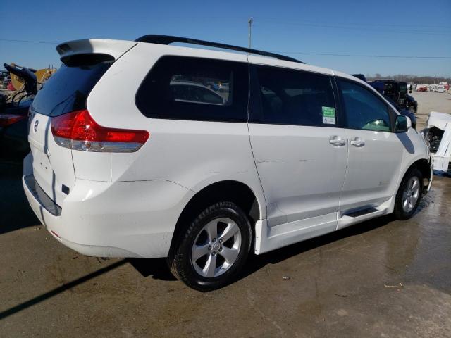 Photo 2 VIN: 5TDKK3DC3DS297082 - TOYOTA SIENNA LE 