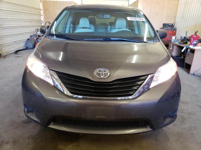 Photo 4 VIN: 5TDKK3DC3DS298149 - TOYOTA SIENNA LE 