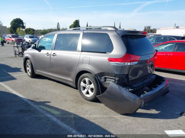 Photo 2 VIN: 5TDKK3DC3DS323874 - TOYOTA SIENNA 