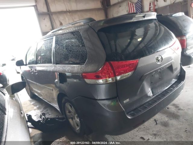 Photo 2 VIN: 5TDKK3DC3DS324684 - TOYOTA SIENNA 