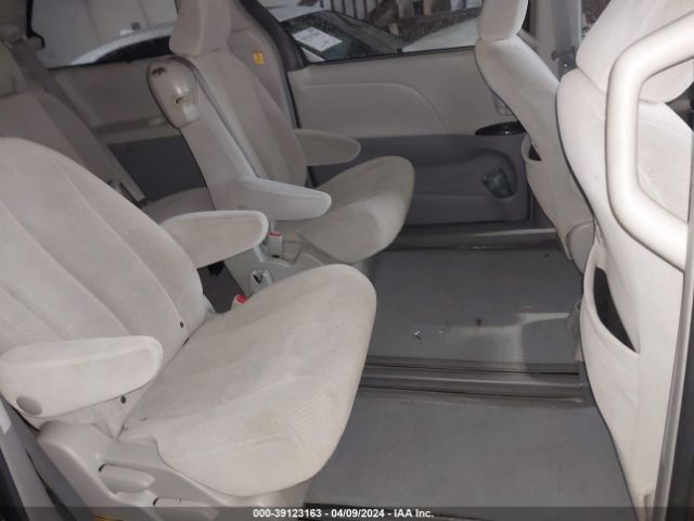 Photo 7 VIN: 5TDKK3DC3DS324684 - TOYOTA SIENNA 