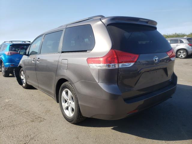 Photo 2 VIN: 5TDKK3DC3DS331148 - TOYOTA SIENNA LE 