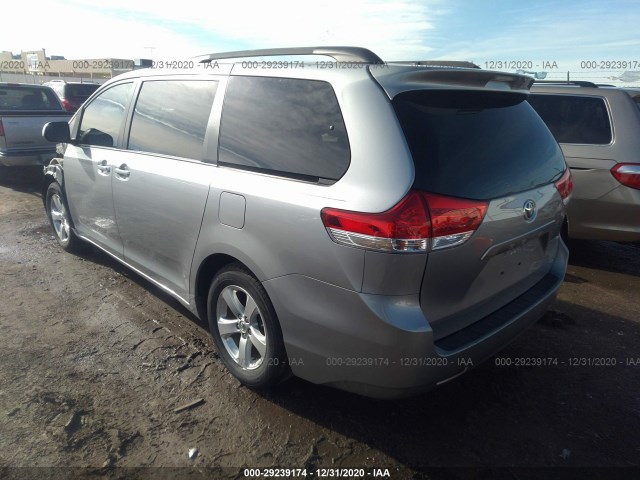 Photo 2 VIN: 5TDKK3DC3DS335894 - TOYOTA SIENNA 