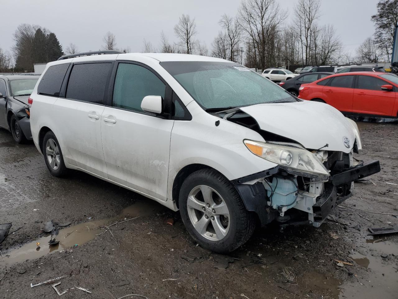 Photo 3 VIN: 5TDKK3DC3DS337001 - TOYOTA SIENNA 