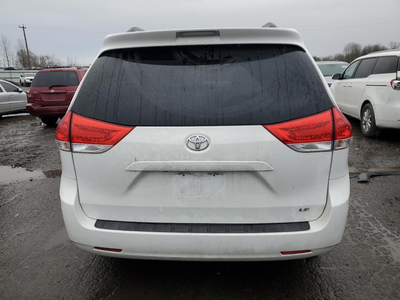 Photo 5 VIN: 5TDKK3DC3DS337001 - TOYOTA SIENNA 