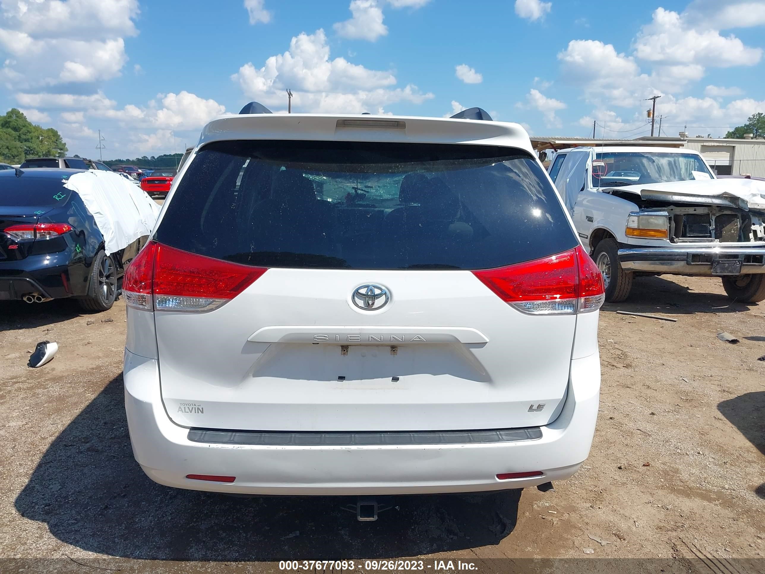 Photo 16 VIN: 5TDKK3DC3DS339959 - TOYOTA SIENNA 