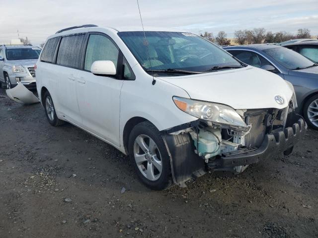 Photo 3 VIN: 5TDKK3DC3DS345793 - TOYOTA SIENNA LE 