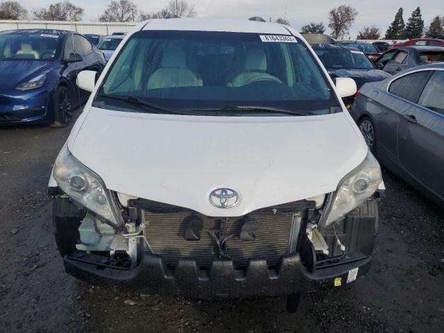 Photo 4 VIN: 5TDKK3DC3DS345793 - TOYOTA SIENNA LE 