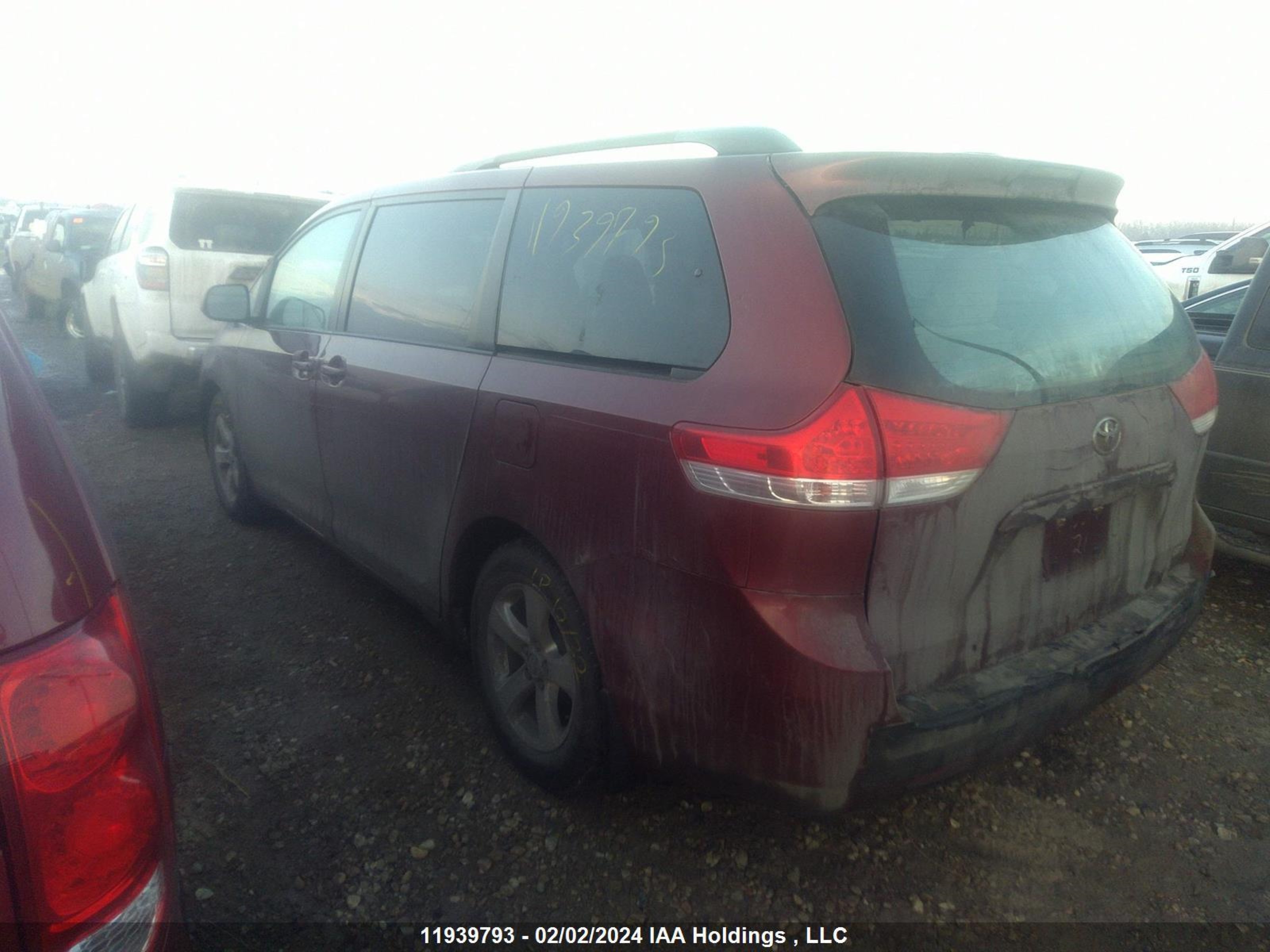 Photo 2 VIN: 5TDKK3DC3DS346149 - TOYOTA SIENNA 