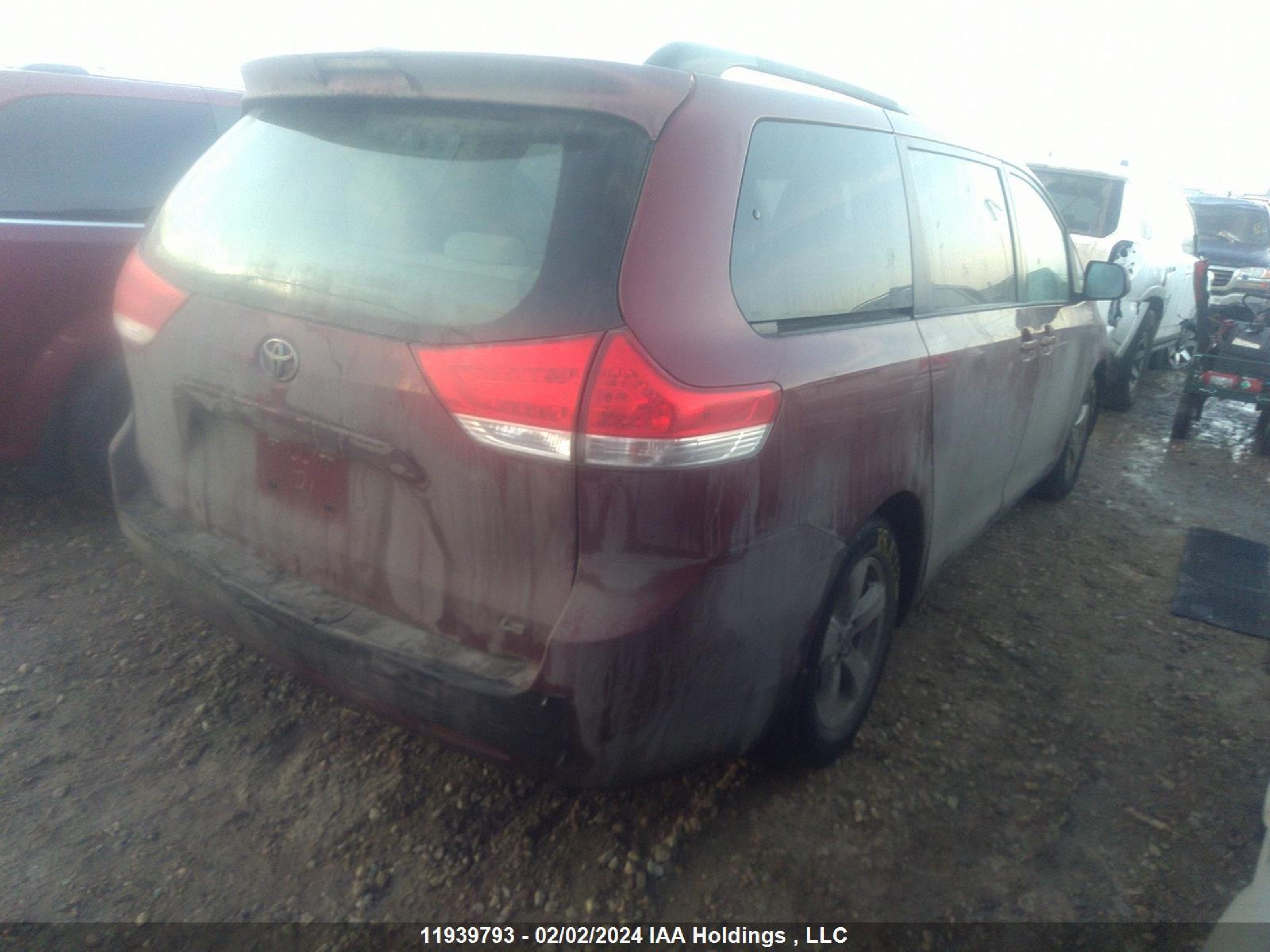 Photo 3 VIN: 5TDKK3DC3DS346149 - TOYOTA SIENNA 