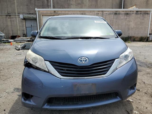 Photo 4 VIN: 5TDKK3DC3DS360374 - TOYOTA SIENNA LE 