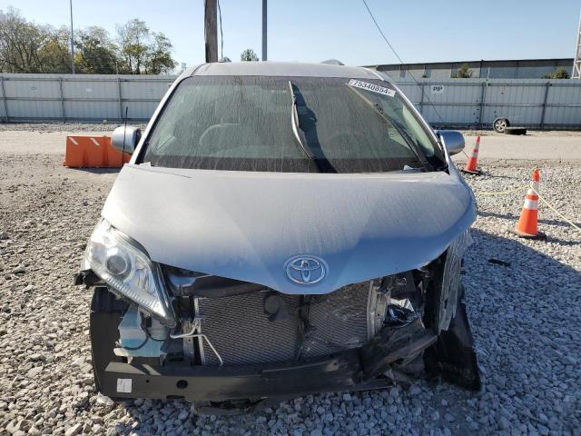 Photo 4 VIN: 5TDKK3DC3DS364523 - TOYOTA SIENNA LE 