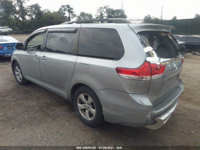 Photo 2 VIN: 5TDKK3DC3DS370774 - TOYOTA SIENNA 