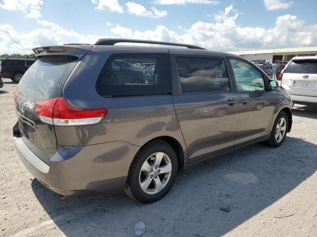 Photo 2 VIN: 5TDKK3DC3DS377532 - TOYOTA SIENNA LE 