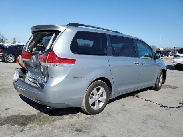 Photo 2 VIN: 5TDKK3DC3DS380530 - TOYOTA SIENNA LE 