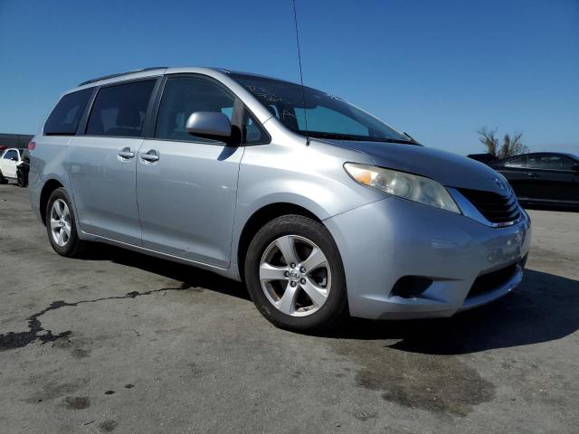 Photo 3 VIN: 5TDKK3DC3DS380530 - TOYOTA SIENNA LE 