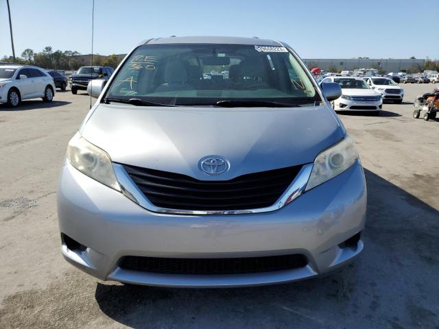 Photo 4 VIN: 5TDKK3DC3DS380530 - TOYOTA SIENNA LE 