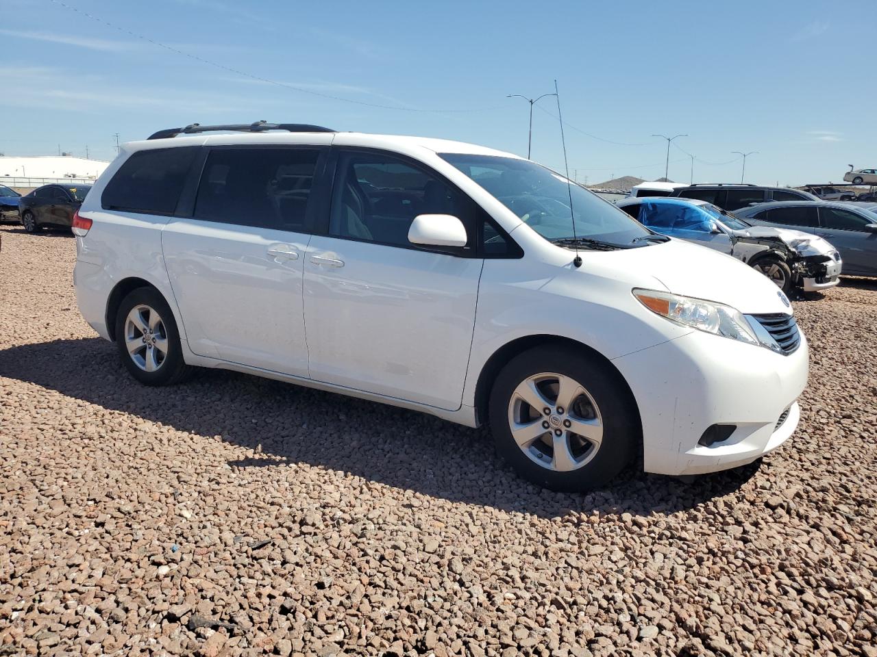 Photo 3 VIN: 5TDKK3DC3DS382097 - TOYOTA SIENNA 