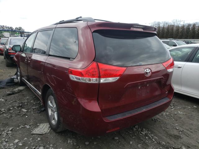 Photo 2 VIN: 5TDKK3DC3DS390927 - TOYOTA SIENNA LE 